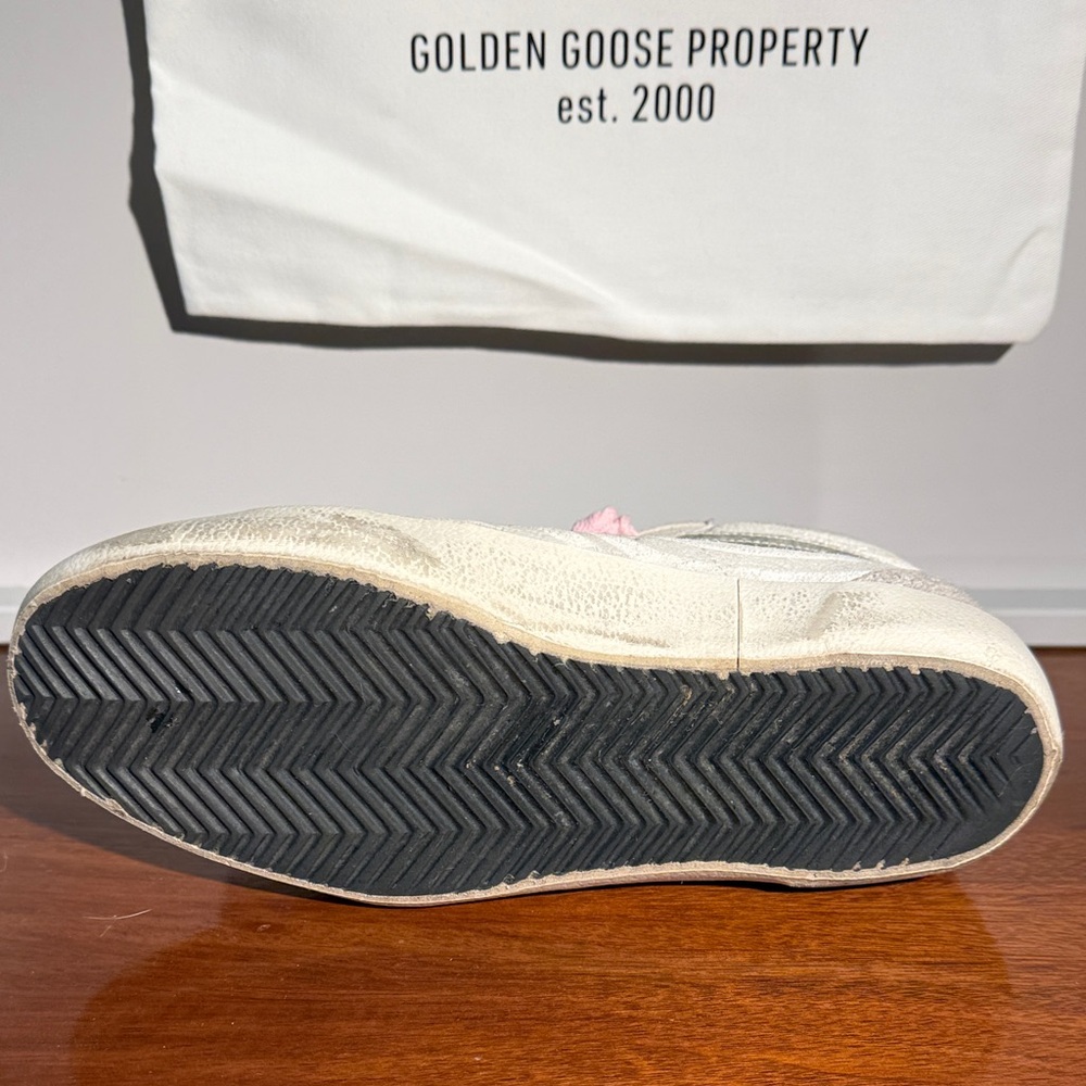 Golden Goose Low-Top Sneakers in White and Pink - Picture 6 of 13